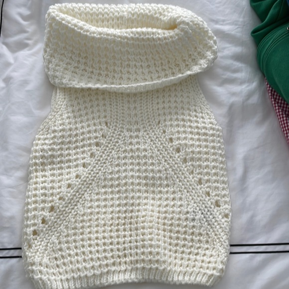 Charlotte Russe sleeveless turtleneck sweater - Picture 1 of 1